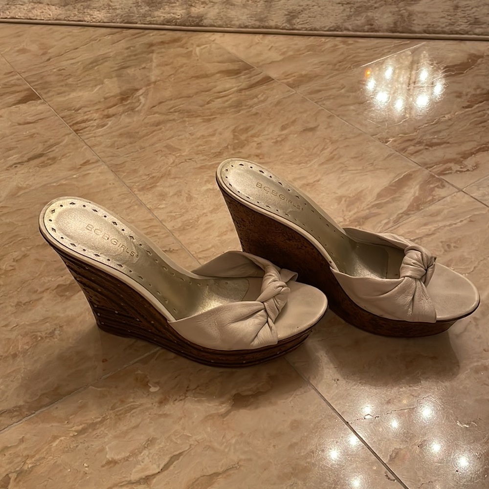 bcbg white wedges - Picture 3 of 3